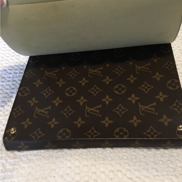 LOUIS VUITTON I PAD COVER IN MONOGRAM CANVAS. - Picture 11 of 14
